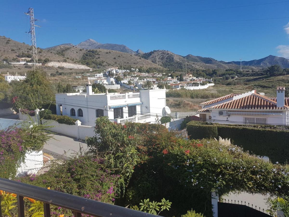 Bonita Villa En Nerja Casa Palomas Luaran gambar