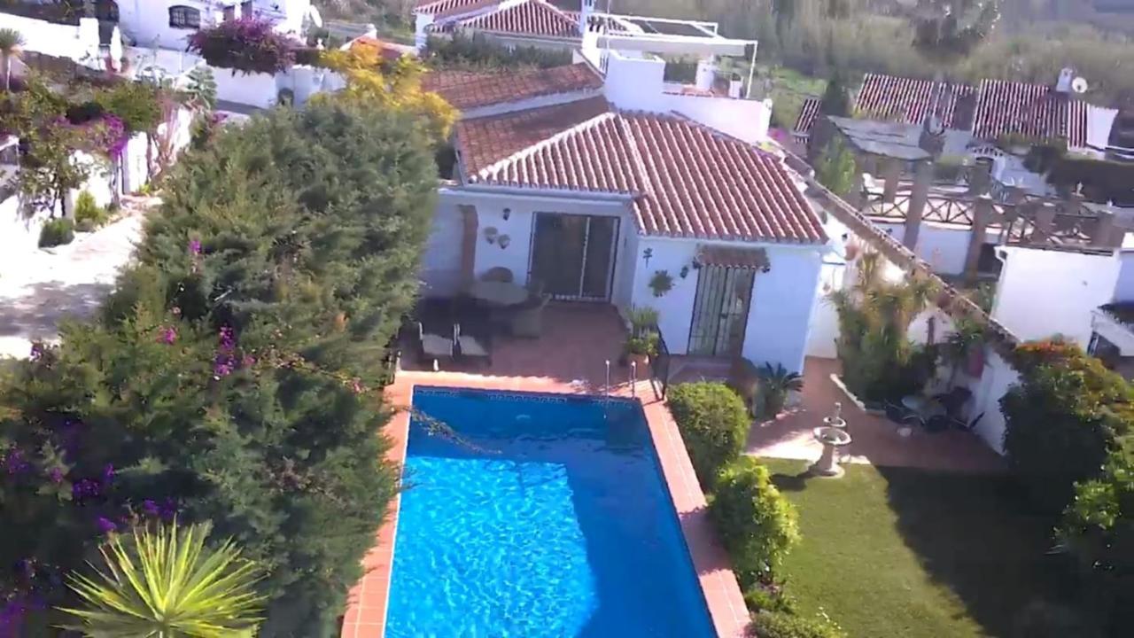 Bonita Villa En Nerja Casa Palomas Luaran gambar